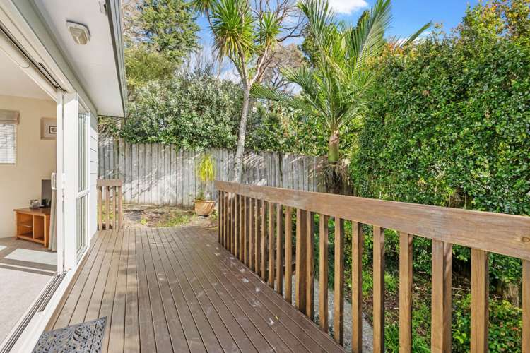 2/10 Brookvale Park Stanmore Bay_9