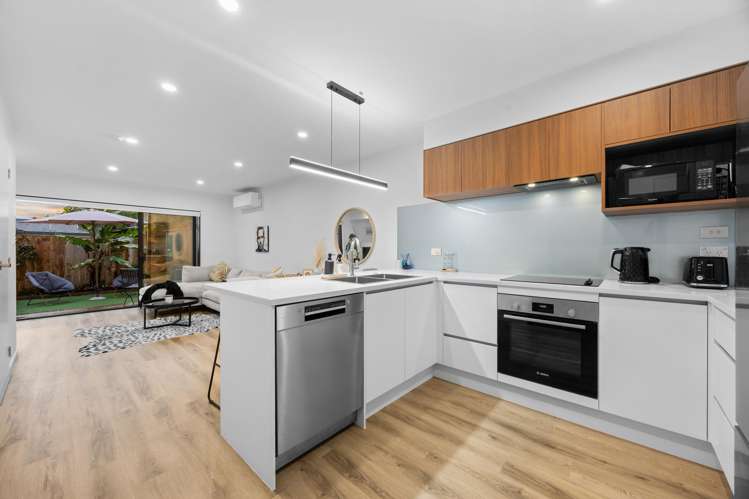 5/9 Flanshaw Road Te Atatu South_3