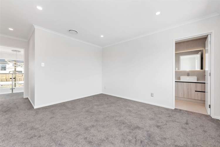 8 Uru Drive Flat Bush_18