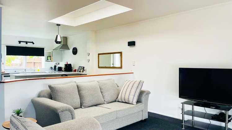 1/6 Vivian Wilson Drive Eastern Beach_8