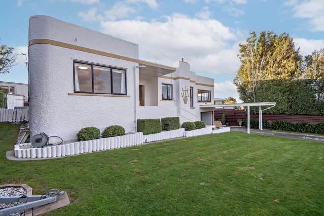 Character, Comfort & Golf Course Living