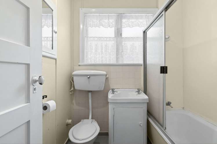 49 Pilcher Crescent Naenae_11