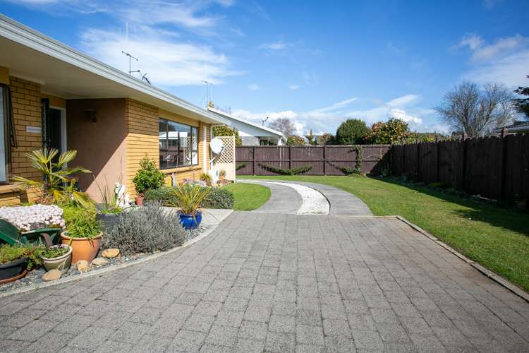 8 Conrad Place Leamington_18