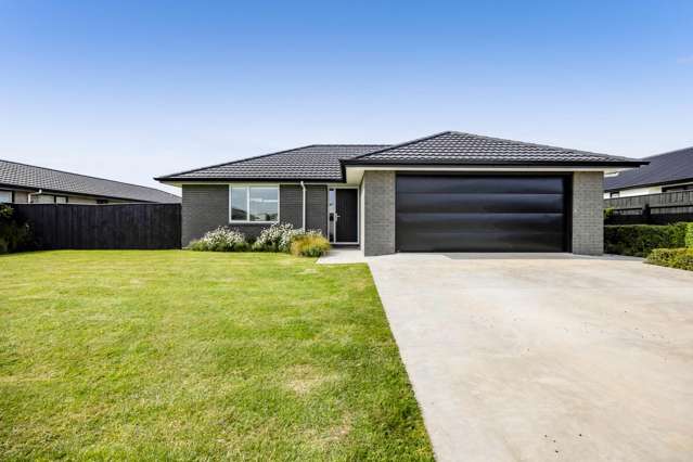 SOLID, STYLISH AND SIMPLISTIC LIVING