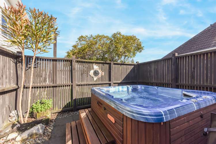 2 Coach Place Brightwater_20