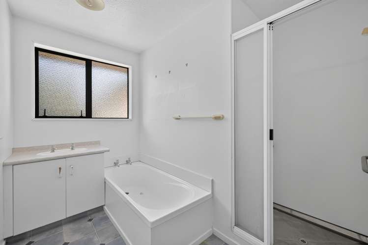 2/245 Wainoni Road Avondale_12