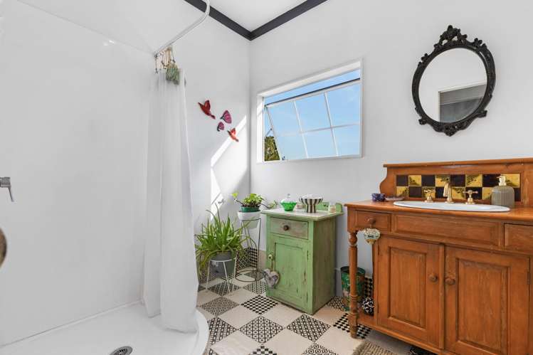 23 Waitakere Road Waitakere_21
