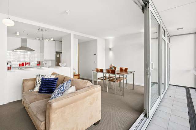 Central, Secure, 1 Bedroom With Car Park