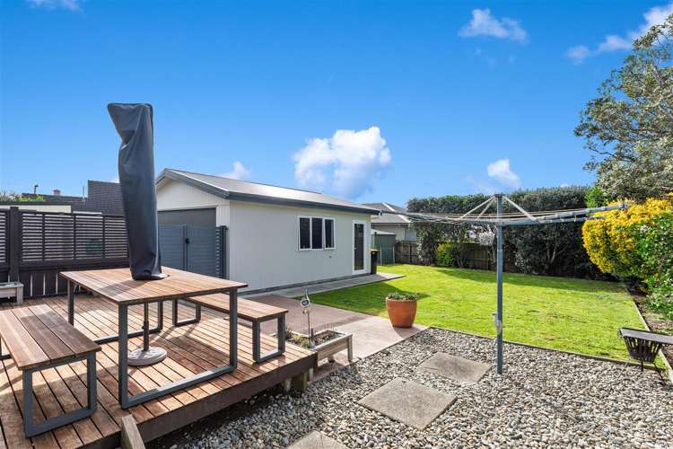 17 Maitland Avenue Stoke_11