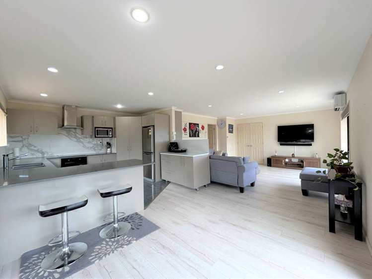 82 Tiverton Road New Windsor_5