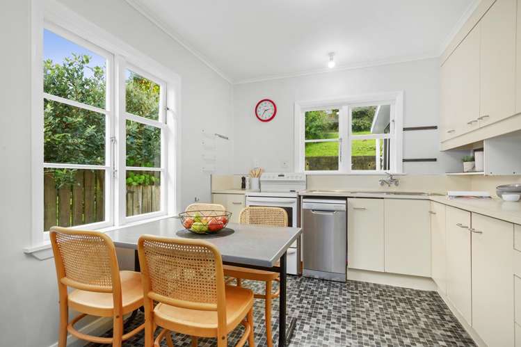 15 Ngatitoa Street Tawa_2