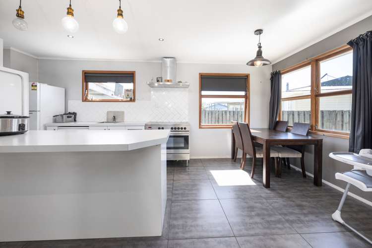 13 Byron Grove Owhata_1