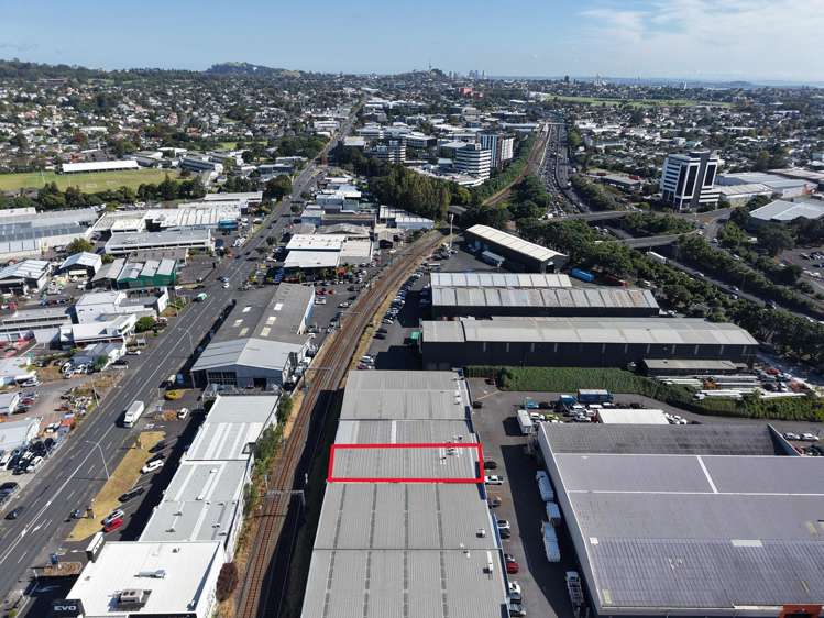 2/27 Cain Road Penrose_3