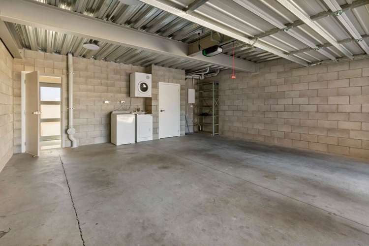 5/7 Vialou Street Hamilton Central_16