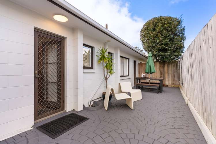 1/6 Pokapu Street Titirangi_2