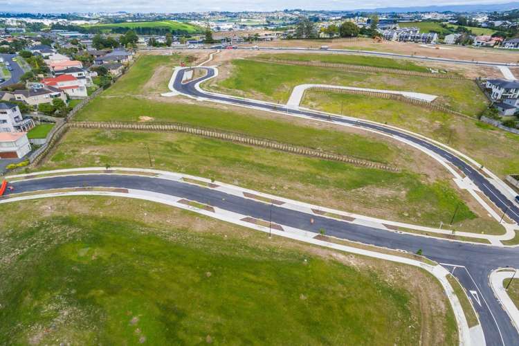 46 Fernhill Way Oteha_1