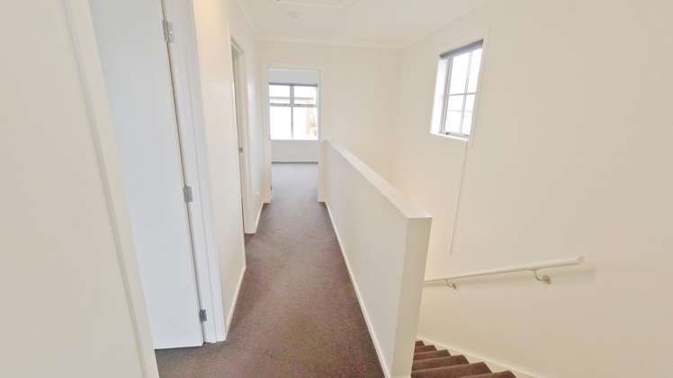 1 Chiefs Court Hamilton East_5