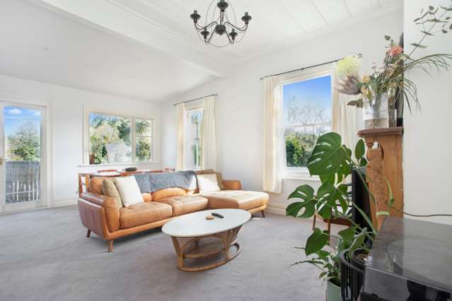 Charming Villa in Kingsland!