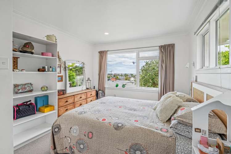 17 Seaview Road Otumoetai_18