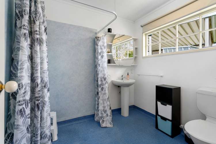 16 Cowley Drive Leamington_20