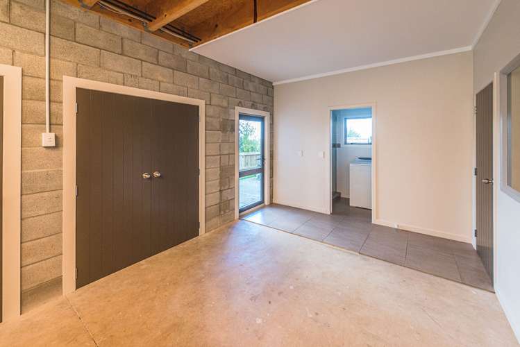 5 Charles Close Springvale_13