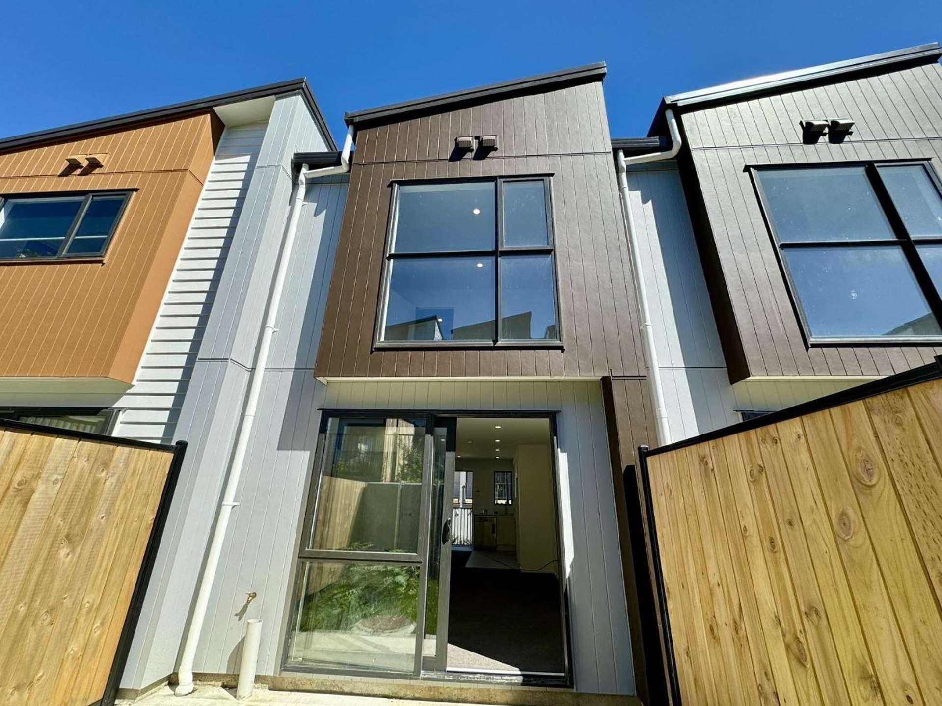 8 Raupeti Lane Henderson_0