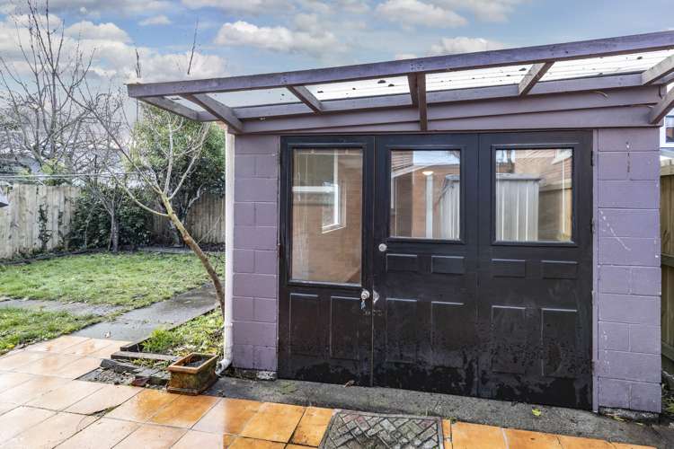 2/28 Bunyan Street Waltham_18