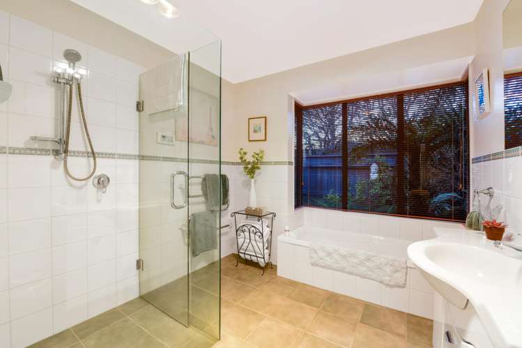 2 Strawberry Grove Richmond_16