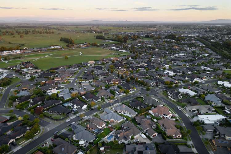 88 Huntington Drive Huntington_27