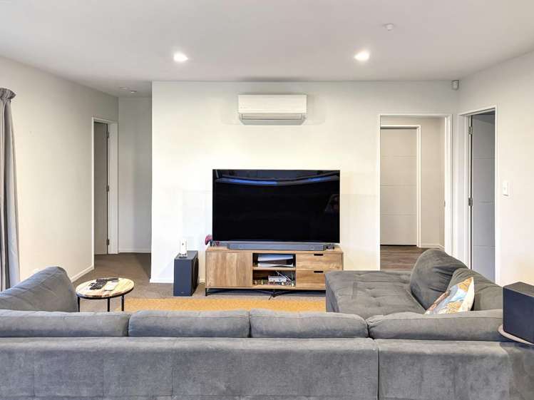 7 Farnborough Way 11103_2