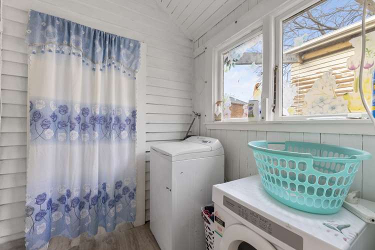 17 Holyhead Street Outram_13