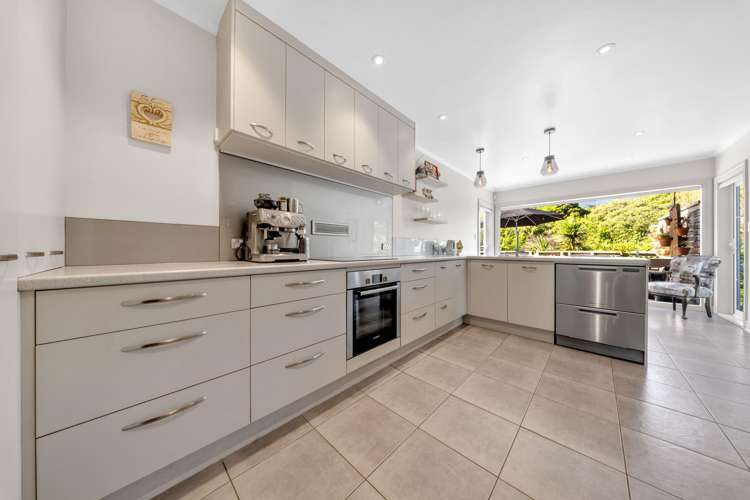 27 Charles Dickens Drive Mellons Bay_9