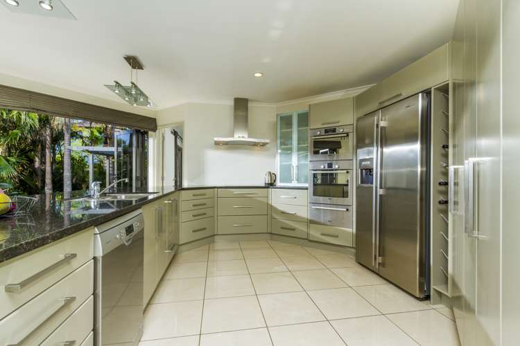 8 Oscar Road Greenhithe_39