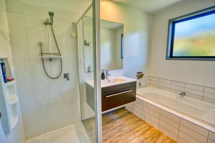 14 Tasman View Road Paroa_21