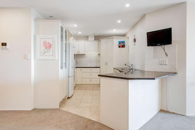 5B/175 Hurstmere Road Takapuna_16