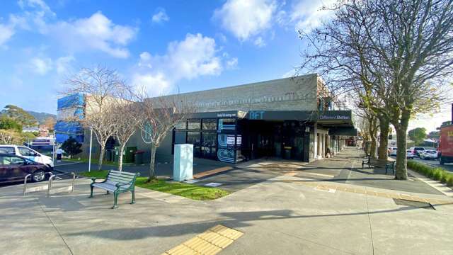 High-Exposure Glen Eden Commercial Space