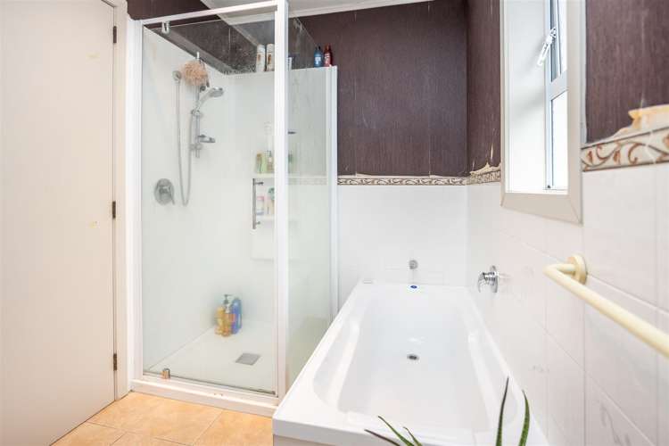 8 Snead Place Hamilton East_12