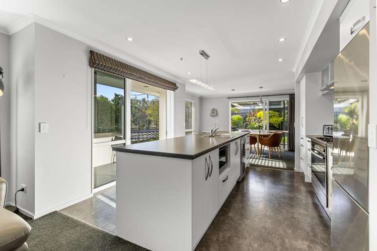 92 Washbourn Drive Richmond_9