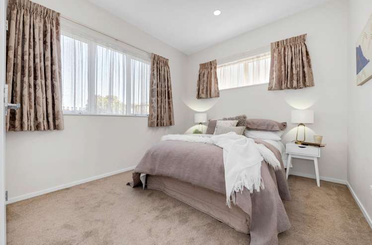 16 Rosewell Crescent Flat Bush_29