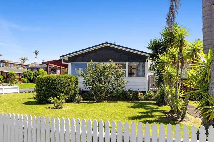 35 Fairway Avenue Red Beach_19