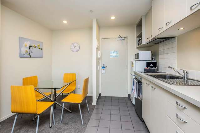 810/17 Amersham Way Manukau_2