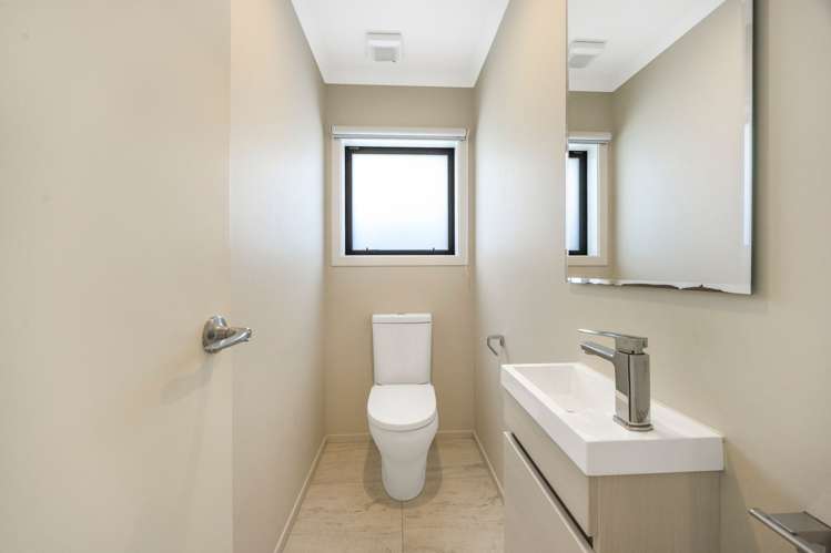 13 Henrietta Maxwell Grove Wainuiomata_10