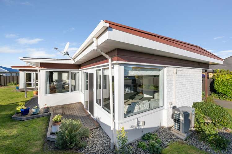 26 Newbourne Crescent Redwoodtown_16