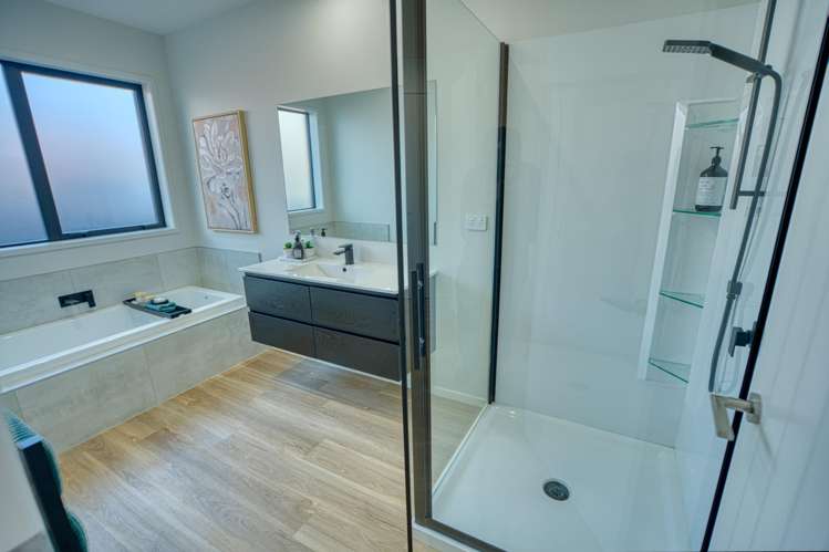 160 Coulson Road Paroa_26