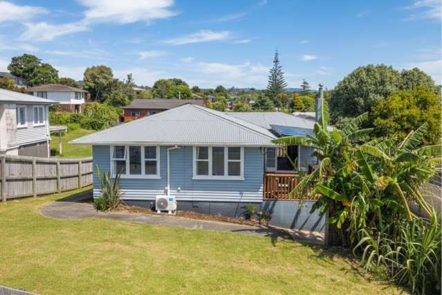 Freehold Family Living Near Titirangi