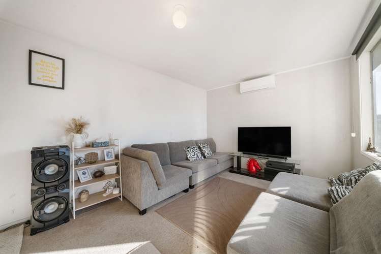 42 Cobham Crescent Kelston_19