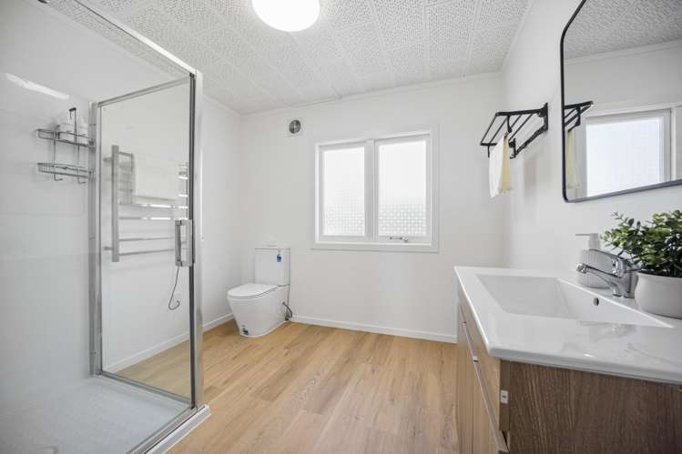 60 Titirangi Road New Lynn_12