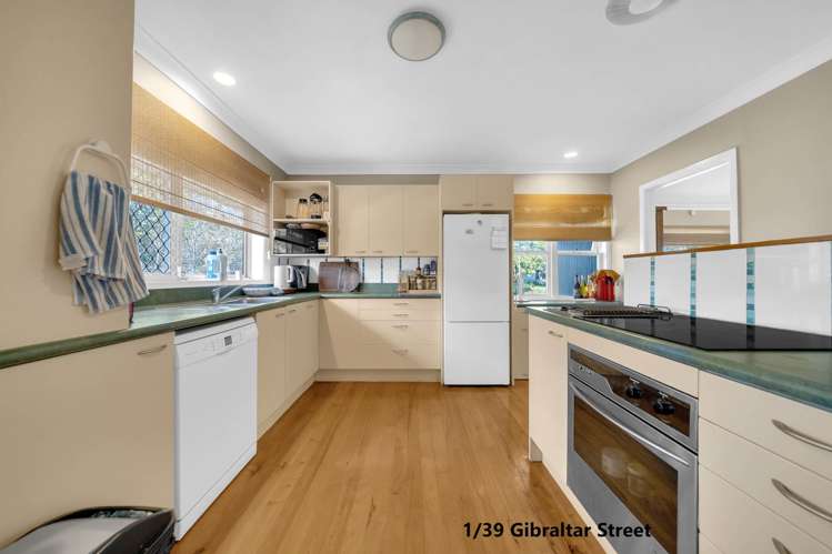 1 & 2/39 Gibraltar Street Howick_22