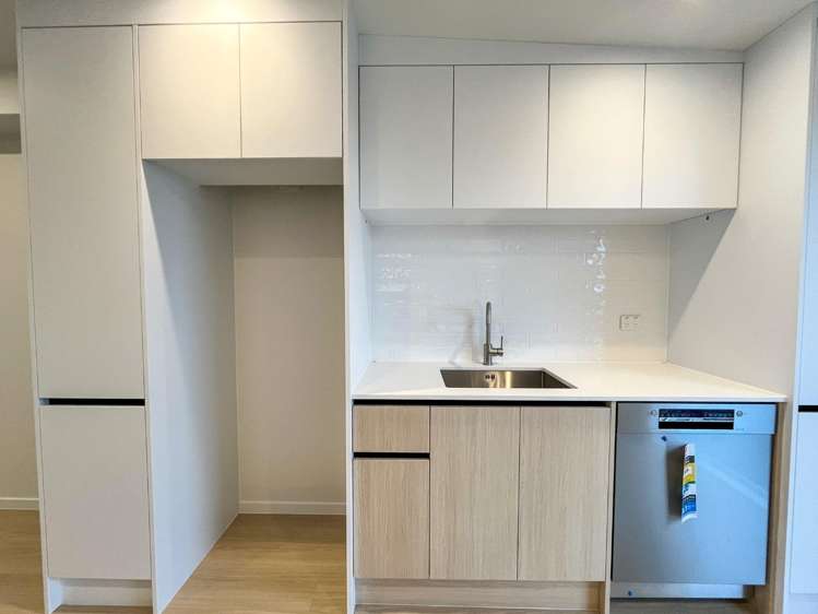 15/9 Aeroview Drive 1603_3