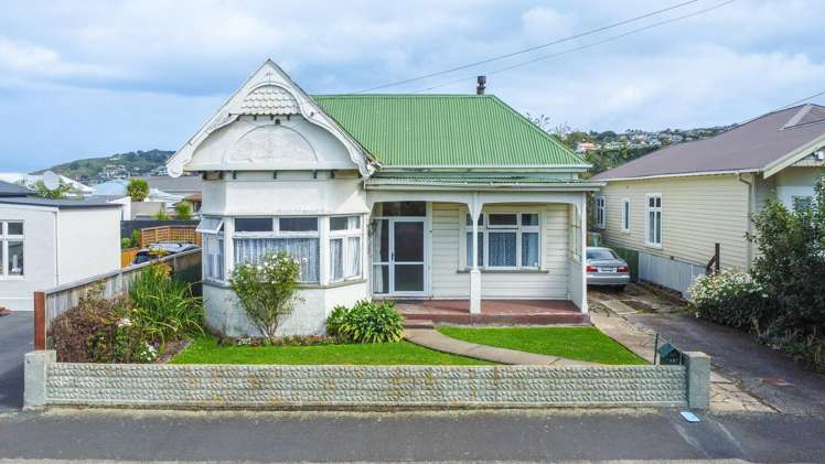 12 Kings Avenue_0